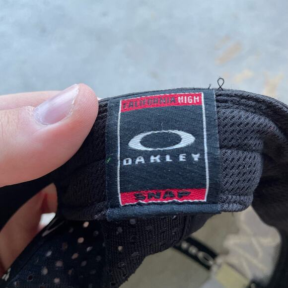 VINTAGE OAKLEY HAT BLACK SNAPBACK - Picture 4 of 4